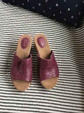 Clarks- New/no box - Leather, perforated slide wedge sandals, 8M